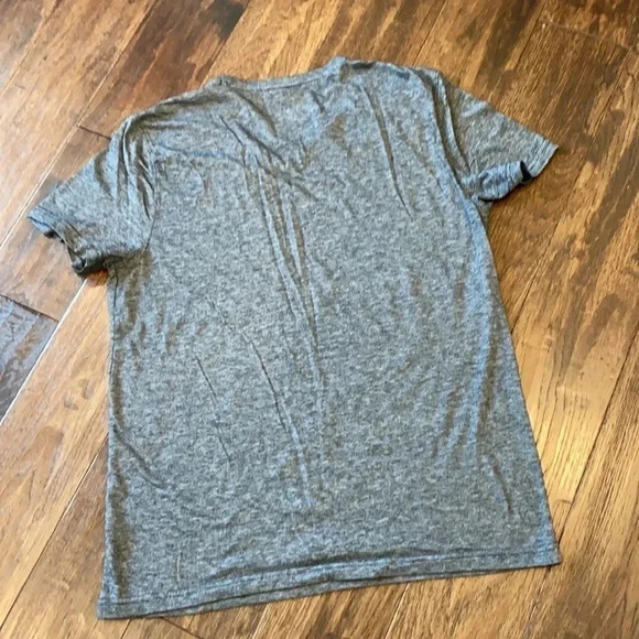 Apt 9 T-shirt - Picture 3 of 4